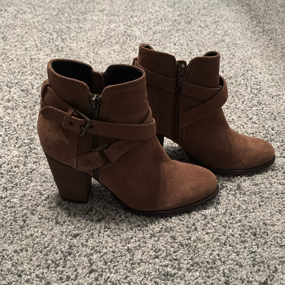 Guess size 8 brown suede booties in perfect condition